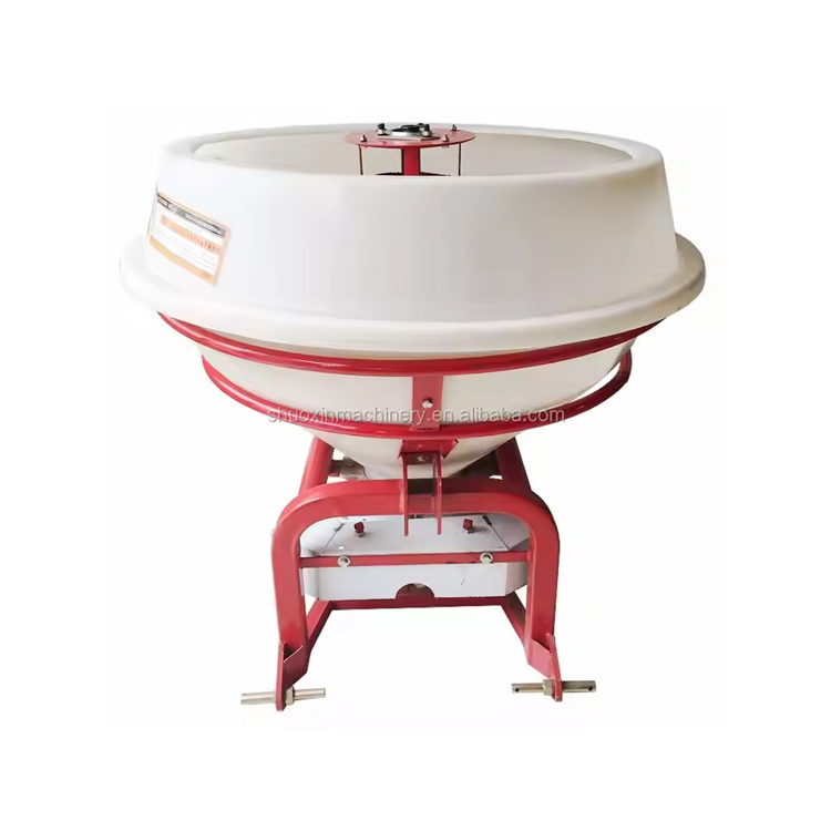 ఫీల్డ్‌లో ప్లాస్టిక్ ఫర్టిలైజర్ స్ప్రెడర్‌ల అప్లికేషన్